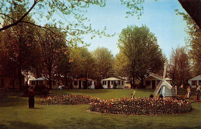 Sunnybrook Cottage Court
